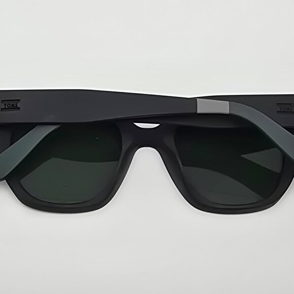 Toms Sydney Traveler Collection Black Frame Green Lens Cat Eye Sunglasses w Case - Picture 12 of 16